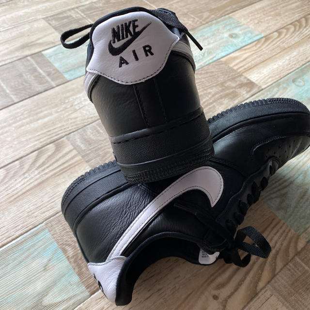 NIKE(ナイキ)のナイキ エアフォース 1 レトロ QS ブラック/ホワイト AIR FORCE1 メンズの靴/シューズ(スニーカー)の商品写真