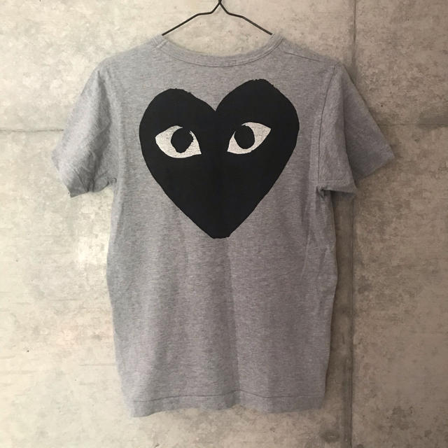 COMME des GARCONS(コムデギャルソン)のコムデギャルソン PLAY バックプリント 正規品 レディースのトップス(Tシャツ(半袖/袖なし))の商品写真