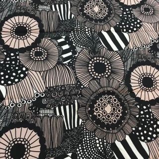 マリメッコ(marimekko)のマリメッコ  生地　ピエニシールトラプータルハ  ピンクベージュ(生地/糸)