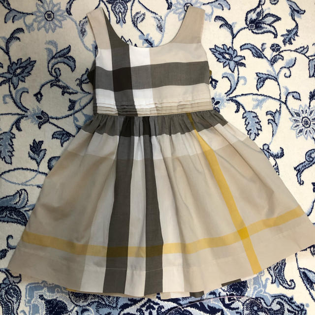 美品　Burberry ワンピース　女の子