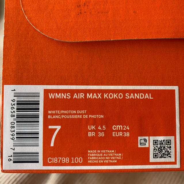 NIKE(ナイキ)のNIKE AIR max koko サンダル 白　24cm エアマックス　ココ レディースの靴/シューズ(サンダル)の商品写真