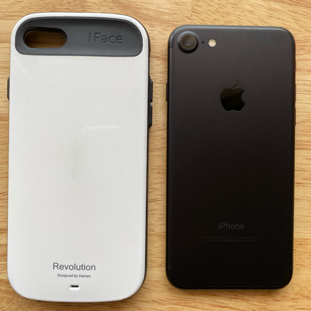 iPhone(アイフォーン)の美品◯iPhone 7 256GB ジェットブラック　simフリー　Apple スマホ/家電/カメラのスマートフォン/携帯電話(スマートフォン本体)の商品写真