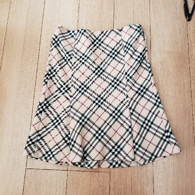 BURBERRY(バーバリー)のパンすき様専用　BURBERRY　スカート レディースのスカート(ひざ丈スカート)の商品写真