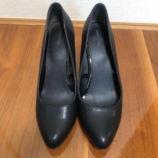 ユニクロ(UNIQLO)のユニクロ　パンプス　黒　24.5  7cmヒール(ハイヒール/パンプス)