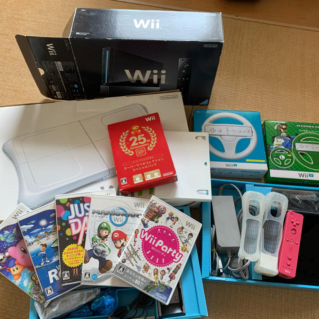 Nintendo Wii 本体 とFit plus、カセット7つ家庭用ゲーム機本体