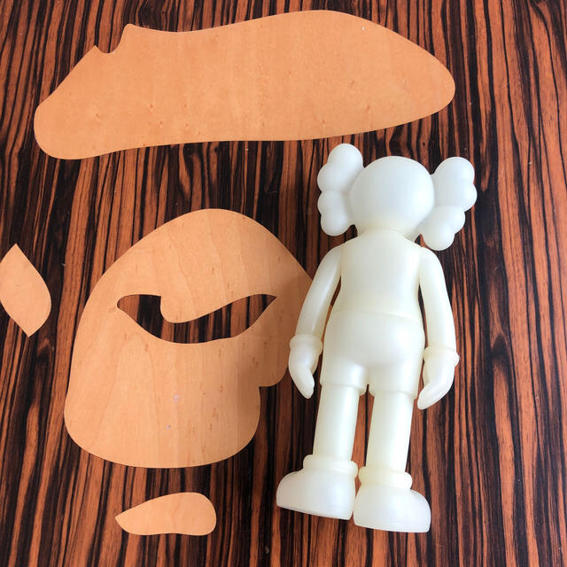 JT様専用 KAWS カウズ 蛍光 フィギュア ハンドメイドのおもちゃ(フィギュア)の商品写真