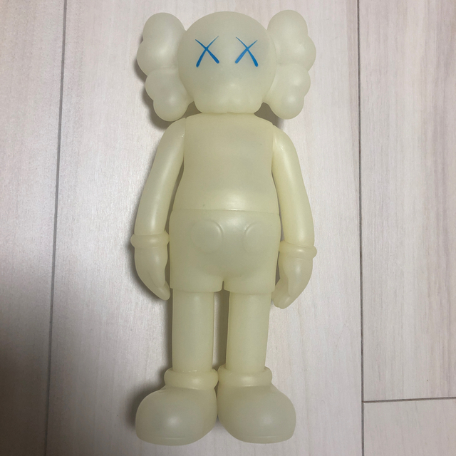 JT様専用 KAWS カウズ 蛍光 フィギュア ハンドメイドのおもちゃ(フィギュア)の商品写真