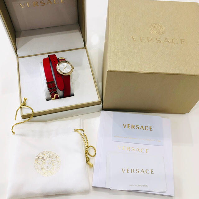 Gianni Versace(ジャンニヴェルサーチ)の新品未使用　2年保証付き　ヴェルサーチ　Versace レディース腕時計 レディースのファッション小物(腕時計)の商品写真