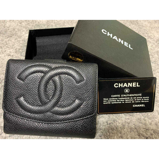 CHANEL(シャネル)の最終お値下げ　CHANEL キャビアスキン　二つ折り　財布 レディースのファッション小物(財布)の商品写真