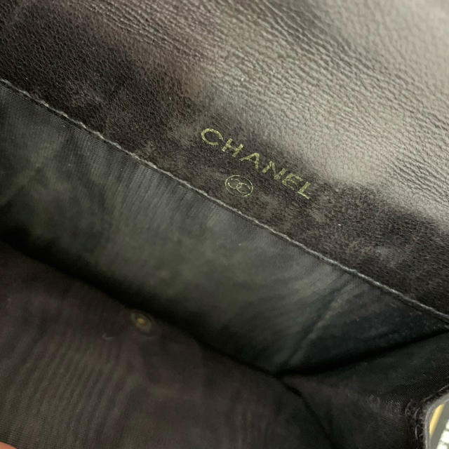 CHANEL(シャネル)の最終お値下げ　CHANEL キャビアスキン　二つ折り　財布 レディースのファッション小物(財布)の商品写真