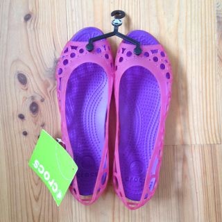 クロックス(crocs)のクロックス フラットシューズ j5  (サンダル)