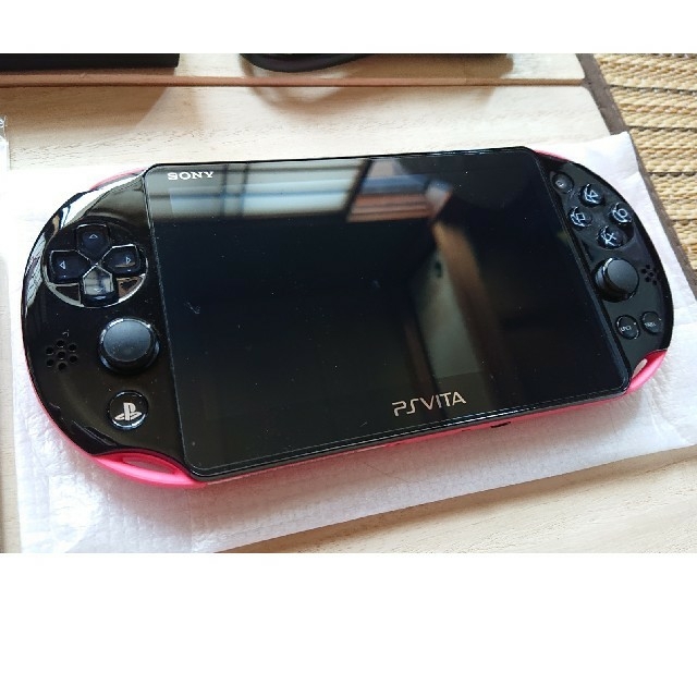 PS VITA　Wi-Fiモデル（8GBメモリーカード付） ダンガンロンパセット