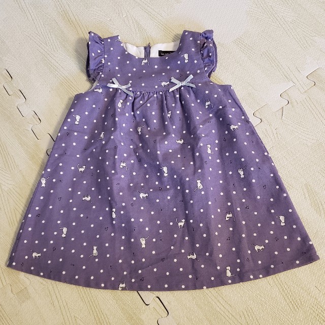 BeBe(ベベ)のBeBe ネコちゃん柄ドットワンピース 90size キッズ/ベビー/マタニティのキッズ服女の子用(90cm~)(ワンピース)の商品写真