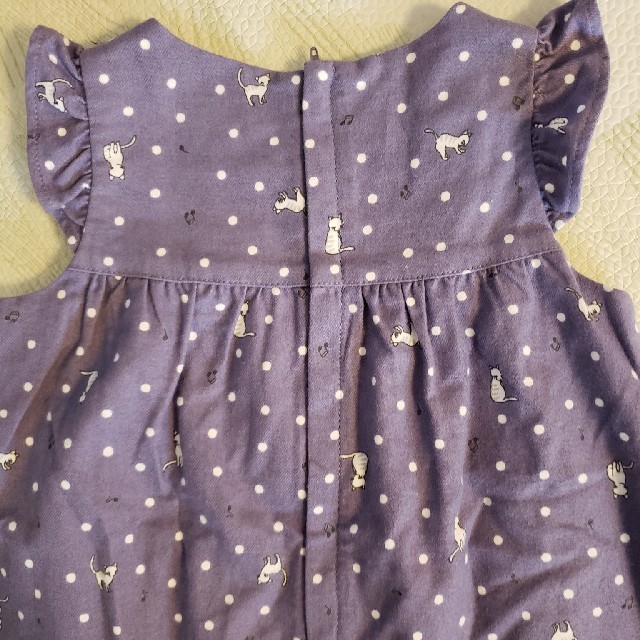 BeBe(ベベ)のBeBe ネコちゃん柄ドットワンピース 90size キッズ/ベビー/マタニティのキッズ服女の子用(90cm~)(ワンピース)の商品写真