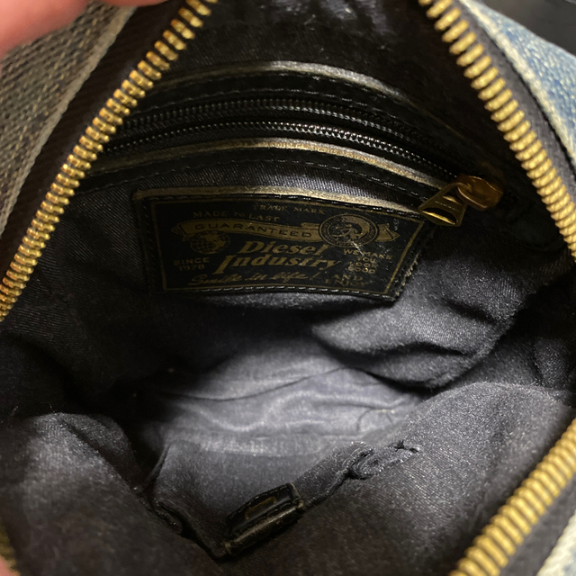 DIESEL(ディーゼル)のショルダーバッグ メンズのバッグ(ショルダーバッグ)の商品写真