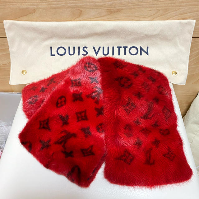 LOUIS VUITTON - LOUIS VUITTON ☆ ルイヴィトン  ファーマフラー ストール レッド