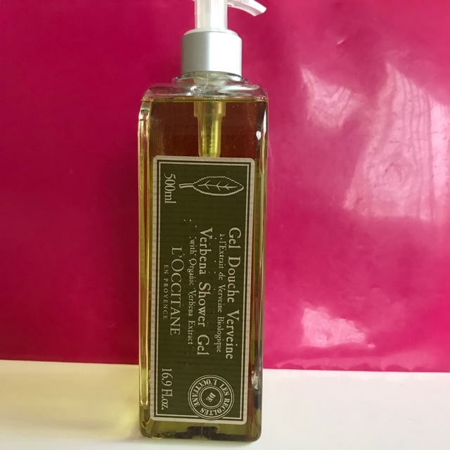 L'OCCITANE(ロクシタン)のrose様専用☆ロクシタン ヴァーベナシャワージェル 500ml コスメ/美容のボディケア(ボディソープ/石鹸)の商品写真