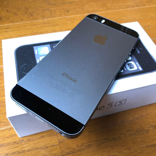 iPhone 5s 32GB スペースグレー 3