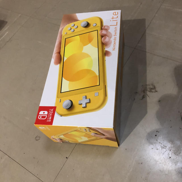 Nintendo Switch(ニンテンドースイッチ)の【新品】Nintendo Switch LITE イエロー　任天堂スイッチライト エンタメ/ホビーのゲームソフト/ゲーム機本体(家庭用ゲーム機本体)の商品写真