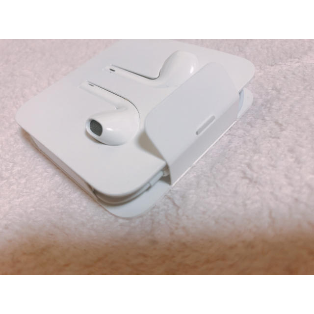 Apple(アップル)のApple純正イヤホン スマホ/家電/カメラのオーディオ機器(ヘッドフォン/イヤフォン)の商品写真