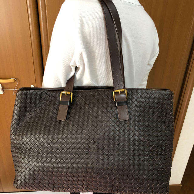 Bottega Veneta(ボッテガヴェネタ)の【中古】ボッテガヴェネタ  イントレチャート トートバッグ ダークブラウン メンズのバッグ(トートバッグ)の商品写真