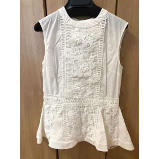 チェスティ(Chesty)の【未使用】Chesty・チェスティ・フラワー刺繍ペプラムブラウス・ホワイト・1(シャツ/ブラウス(長袖/七分))