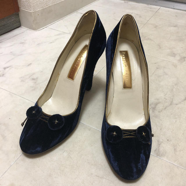素敵✳︎RUPERT SANDERSON ベロアパンプス 【驚きの値段で】 51.0%OFF