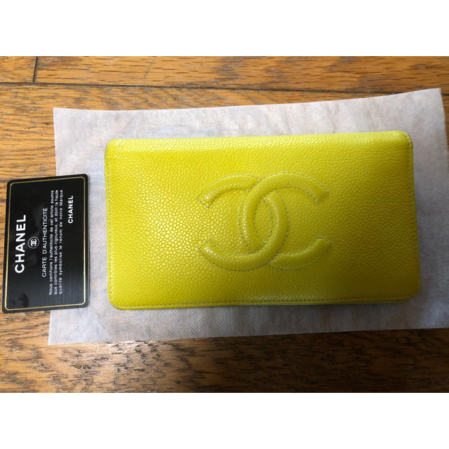 CHANEL(シャネル)のUsed CHANEL長財布　Yellow SALE!!!!!! レディースのファッション小物(財布)の商品写真