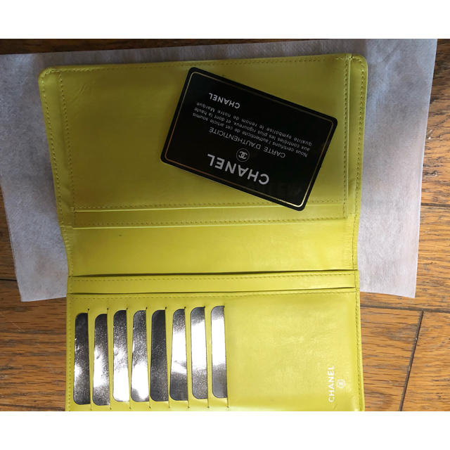 CHANEL(シャネル)のUsed CHANEL長財布　Yellow SALE!!!!!! レディースのファッション小物(財布)の商品写真