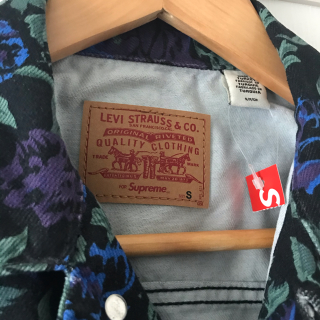 Supreme × Levi's Roses Trucker Jacket