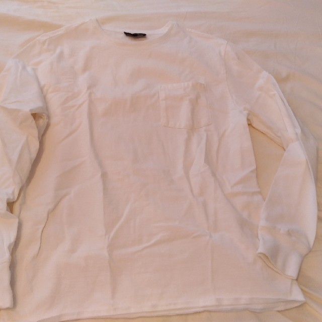 A.P.C(アーペーセー)のA.P.C. アーペーセー ロンT ホワイト ポケット付 白 APC メンズのトップス(Tシャツ/カットソー(半袖/袖なし))の商品写真