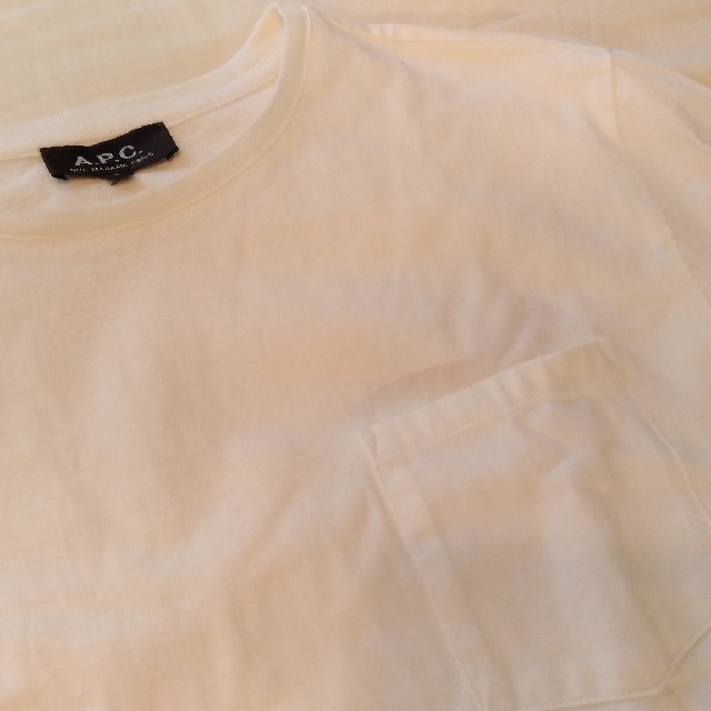 A.P.C(アーペーセー)のA.P.C. アーペーセー ロンT ホワイト ポケット付 白 APC メンズのトップス(Tシャツ/カットソー(半袖/袖なし))の商品写真