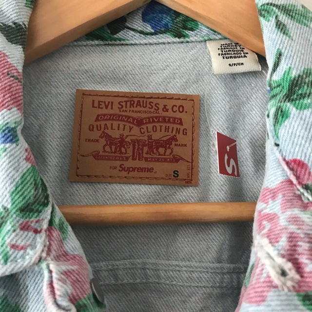 Supreme Levi's Roses Trucker Jacket 2