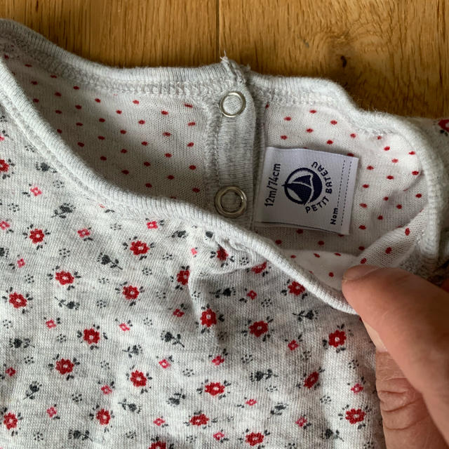 PETIT BATEAU(プチバトー)のプチバトー　花柄ワンピース　74㎝ キッズ/ベビー/マタニティのベビー服(~85cm)(ワンピース)の商品写真