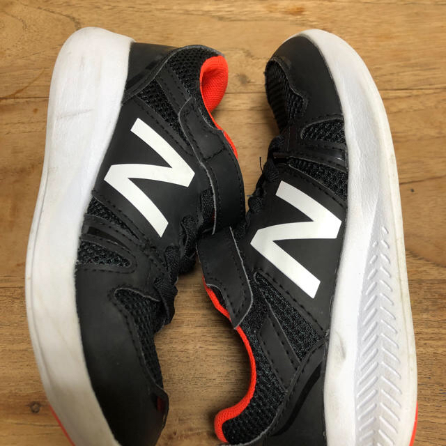 New Balance(ニューバランス)の子供用スニーカー 17cm 中古 キッズ/ベビー/マタニティのキッズ靴/シューズ(15cm~)(スニーカー)の商品写真