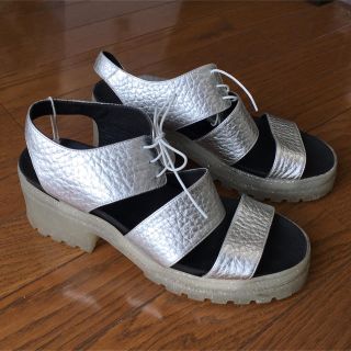 ジェフリーキャンベル(JEFFREY CAMPBELL)のシルバー サンダル 26〜27(サンダル)