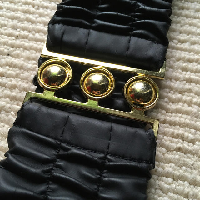 ブラック　ウエストベルト　ゴールド レディースのファッション小物(ベルト)の商品写真