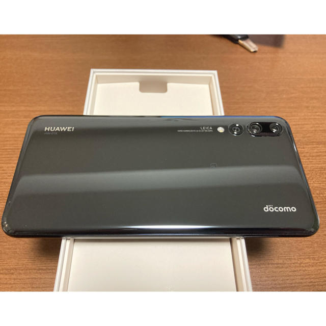 NTTdocomo(エヌティティドコモ)のdocomo HW-01K HUAWEI P20 Pro ブラック スマホ/家電/カメラのスマートフォン/携帯電話(スマートフォン本体)の商品写真