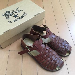 イルビゾンテ(IL BISONTE) レザー サンダル(レディース)の通販 28点