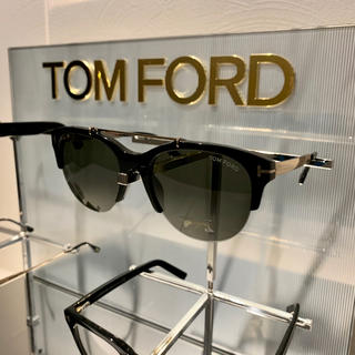 TOM FORD - 即購入 新品 トムフォード TF517 01A FT517 サングラスの通販｜ラクマ