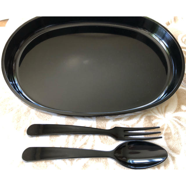 漆の大皿とフォーク&スプーン インテリア/住まい/日用品のキッチン/食器(食器)の商品写真