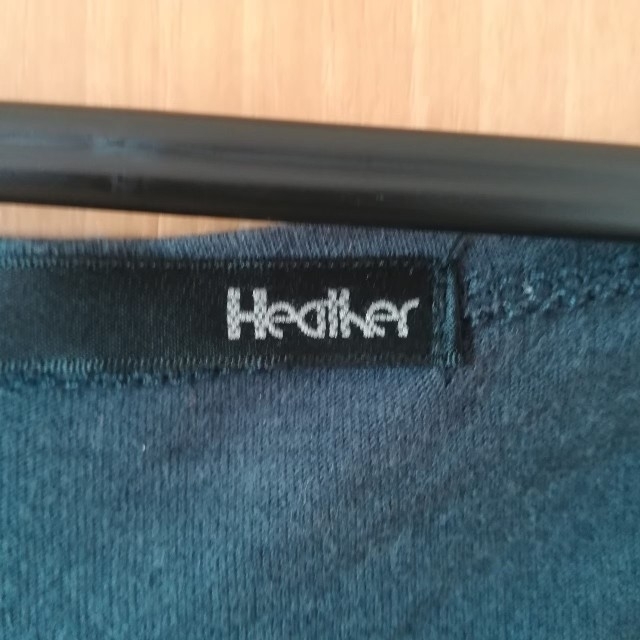 heather(ヘザー)の濃いグレーのロゴTシャツ レディースのトップス(Tシャツ(半袖/袖なし))の商品写真