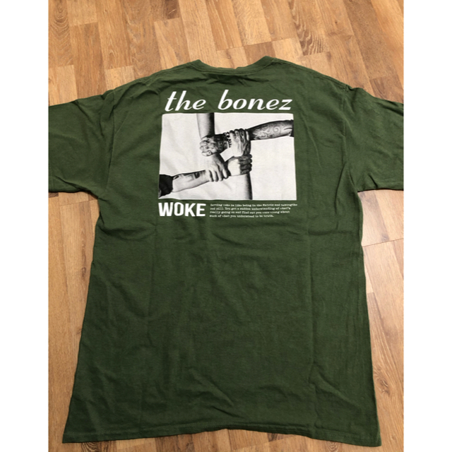 The BONEZ WOKE Tシャツ