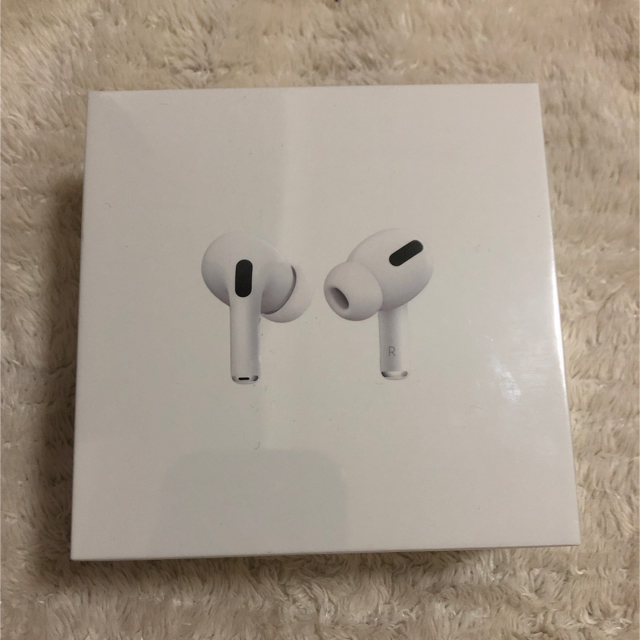 Apple(アップル)のH♡さま専用 新品未開封 AirPods Pro エアポッズプロ 保証書付 ① スマホ/家電/カメラのオーディオ機器(ヘッドフォン/イヤフォン)の商品写真