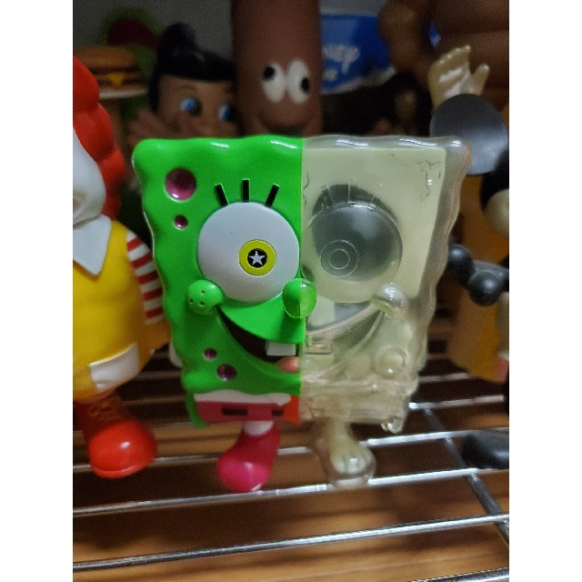 SECRETBASE(シークレットベース)のSECRETBASE SPONGEBOB スポンジボブ 畜光 エンタメ/ホビーのおもちゃ/ぬいぐるみ(キャラクターグッズ)の商品写真