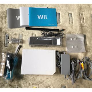 ニンテンドウ(任天堂)のWii リモコン4点セット SDカード カセット3つ(家庭用ゲーム機本体)