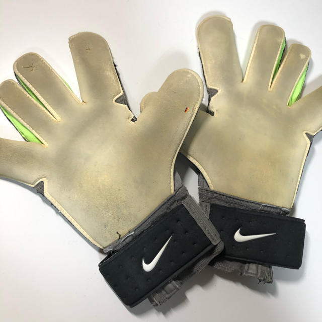 NIKE(ナイキ)のベイパーグリップ3 9号サイズ スポーツ/アウトドアのサッカー/フットサル(その他)の商品写真