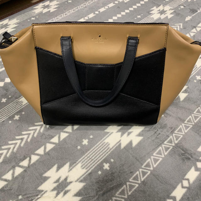 kate spade new york(ケイトスペードニューヨーク)のケイトスペード　ハンドバッグ　ベージュ　ブラック レディースのバッグ(ハンドバッグ)の商品写真