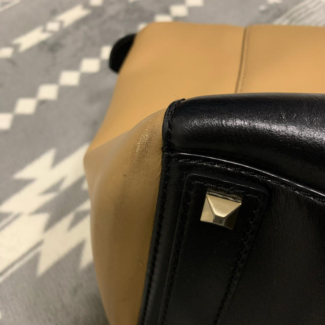 kate spade new york(ケイトスペードニューヨーク)のケイトスペード　ハンドバッグ　ベージュ　ブラック レディースのバッグ(ハンドバッグ)の商品写真