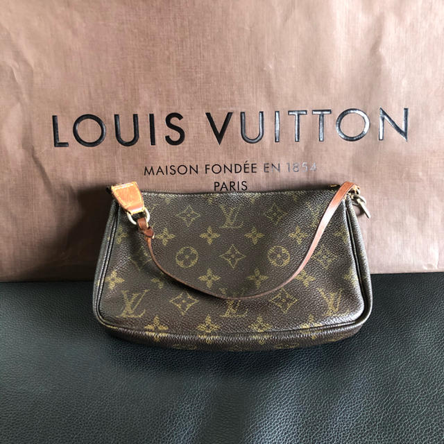 LOUIS VUITTON(ルイヴィトン)のLOUIS VUITTON アクセサリーポーチ レディースのファッション小物(ポーチ)の商品写真